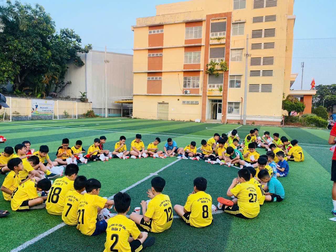 CLB Bóng Đá & Giao Hữu Phong Trào tại Cung Văn Hóa Lao Động Cơ Sở Bình Trưng